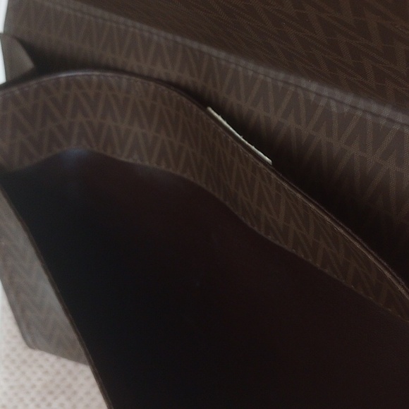 MARIO VALENTINO LEATHER & PVC CLUTCH - Picture 8 of 13